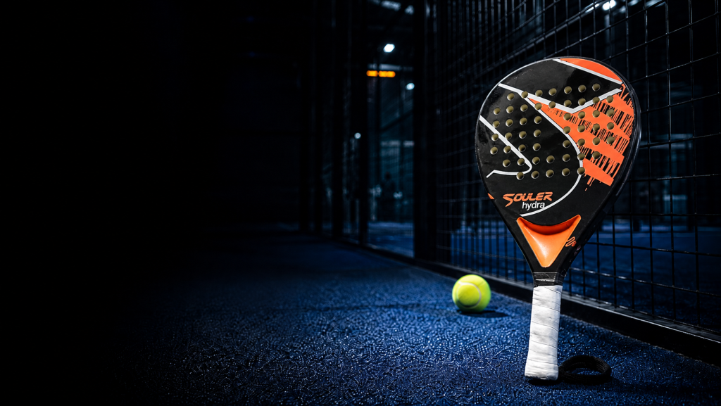 Tienda Souler Padel con paletas y equipamiento